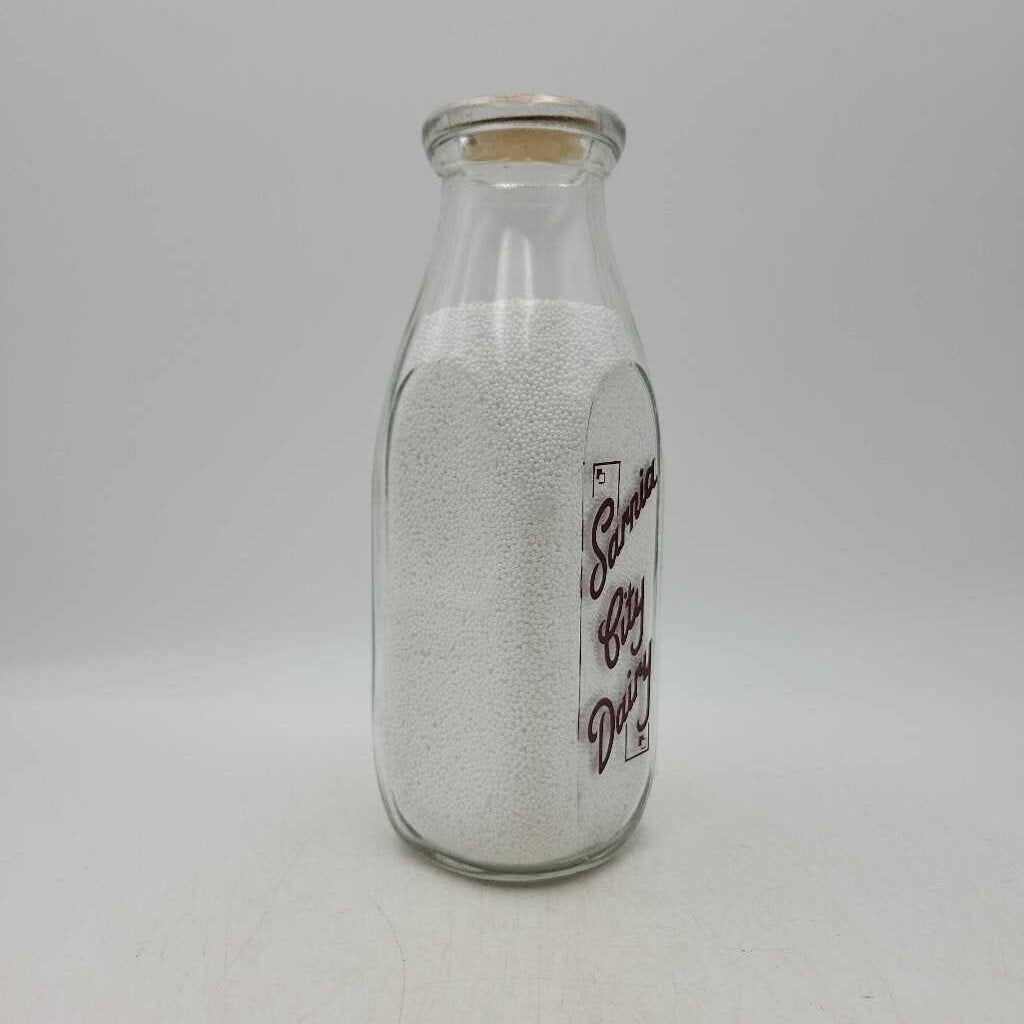 Sarnia City Dairy Half Pint milk bottle (JEF)