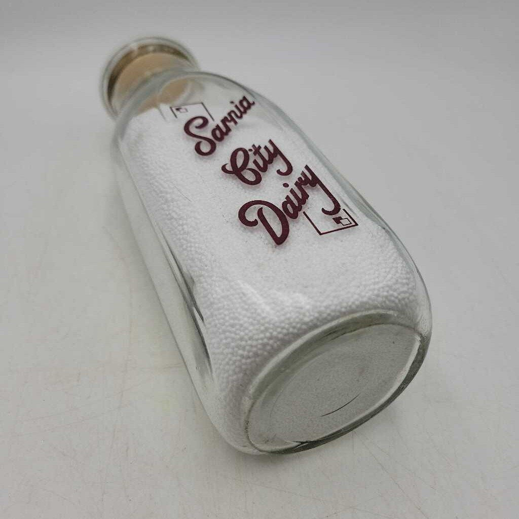 Sarnia City Dairy Half Pint milk bottle (JEF)