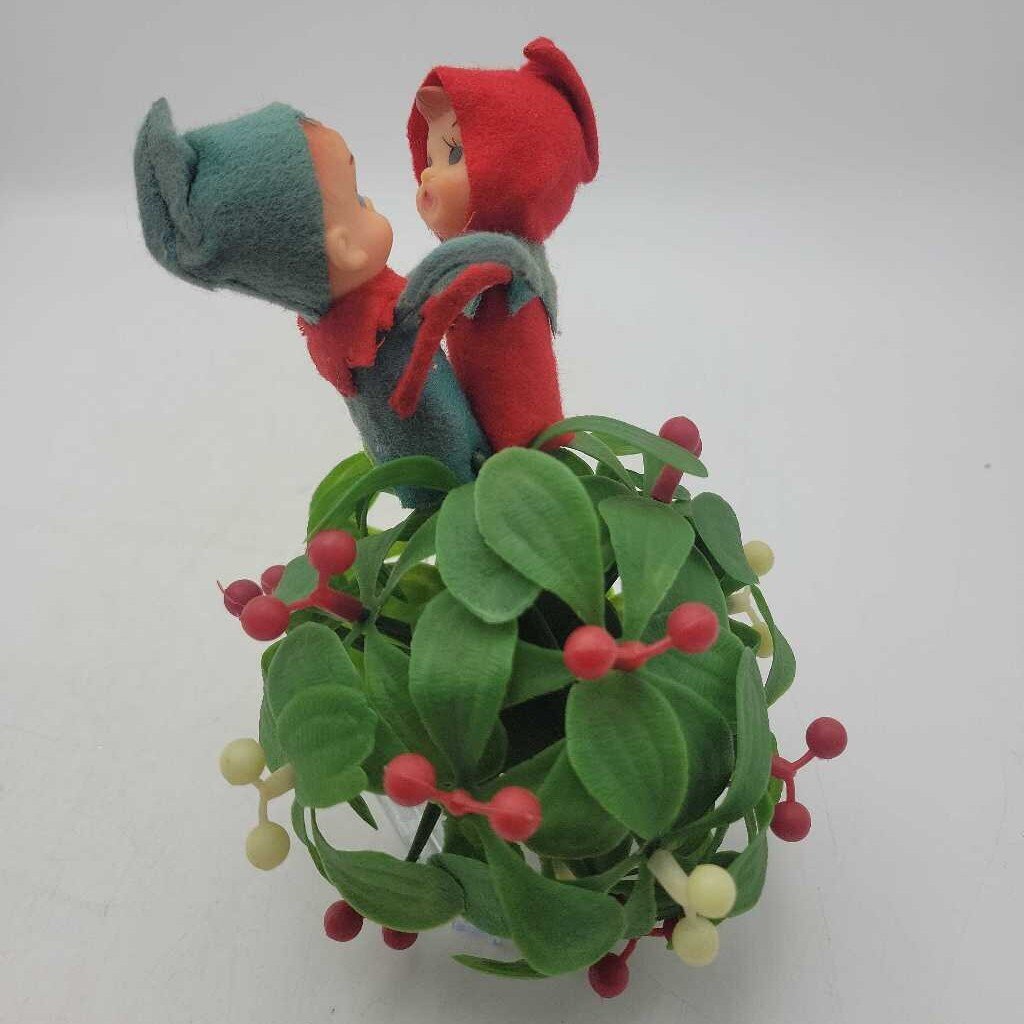 Mistletoe elves (LIND)