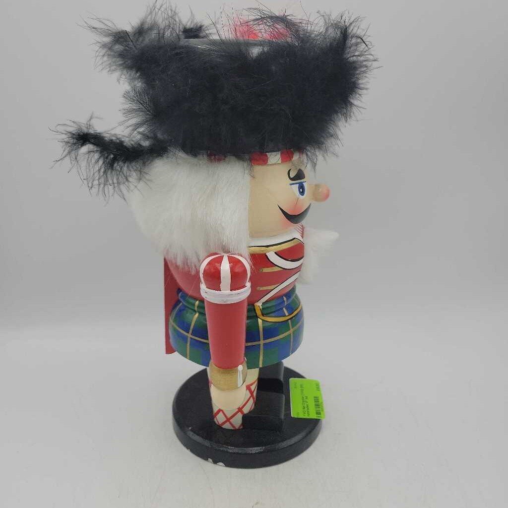 Nut Cracker (YVO) (511) nutcracker