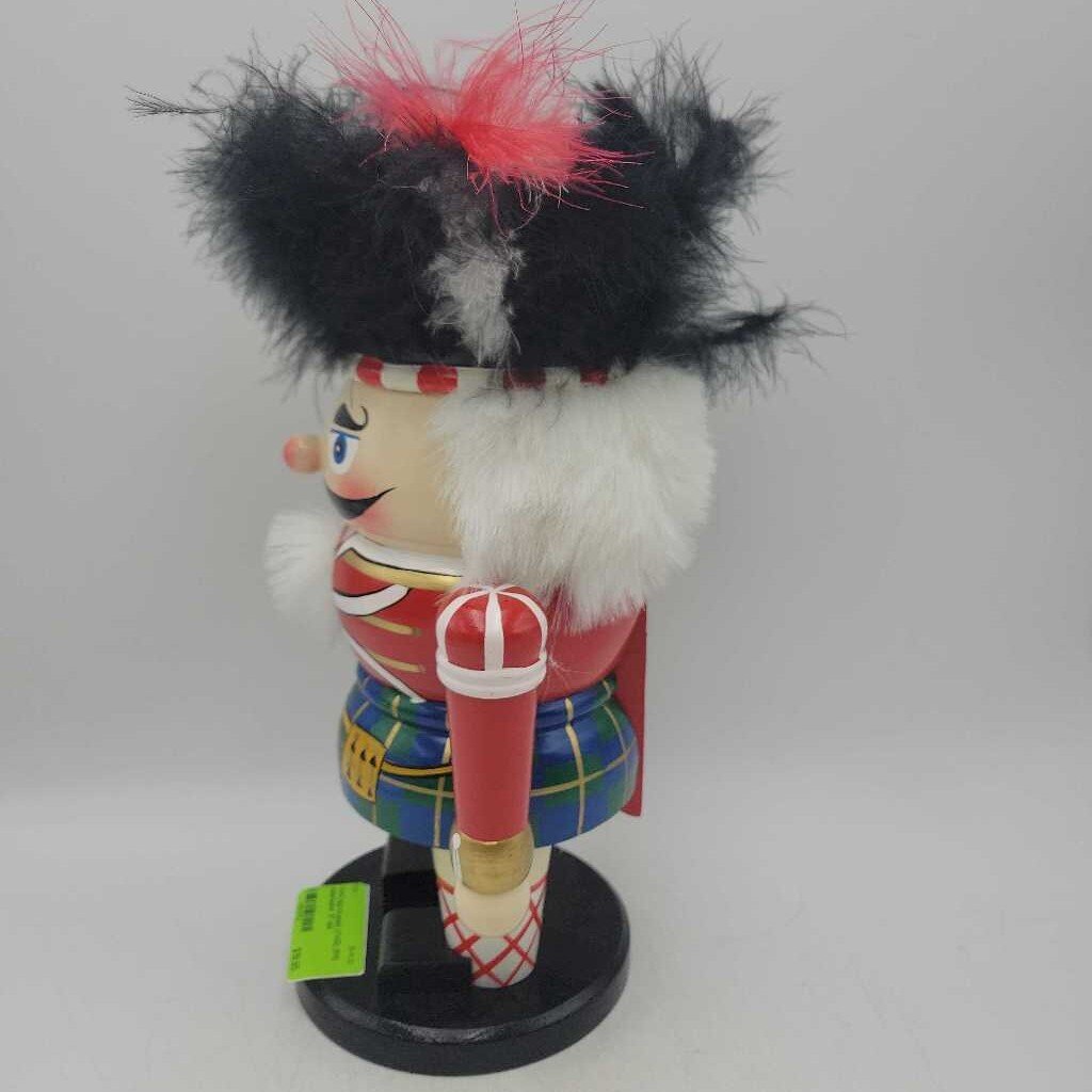Nut Cracker (YVO) (511) nutcracker