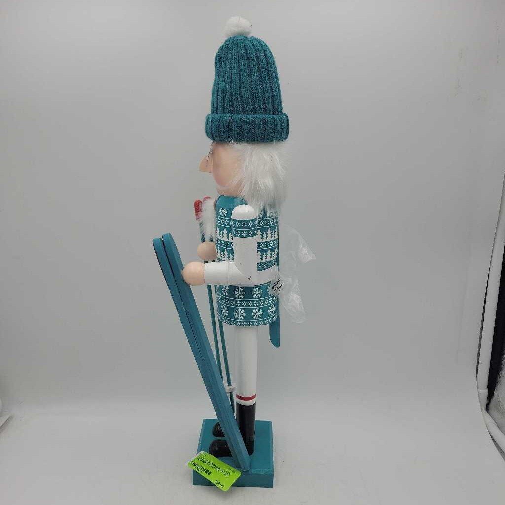 Skier Nutcracker (YVO) (511) nut cracker