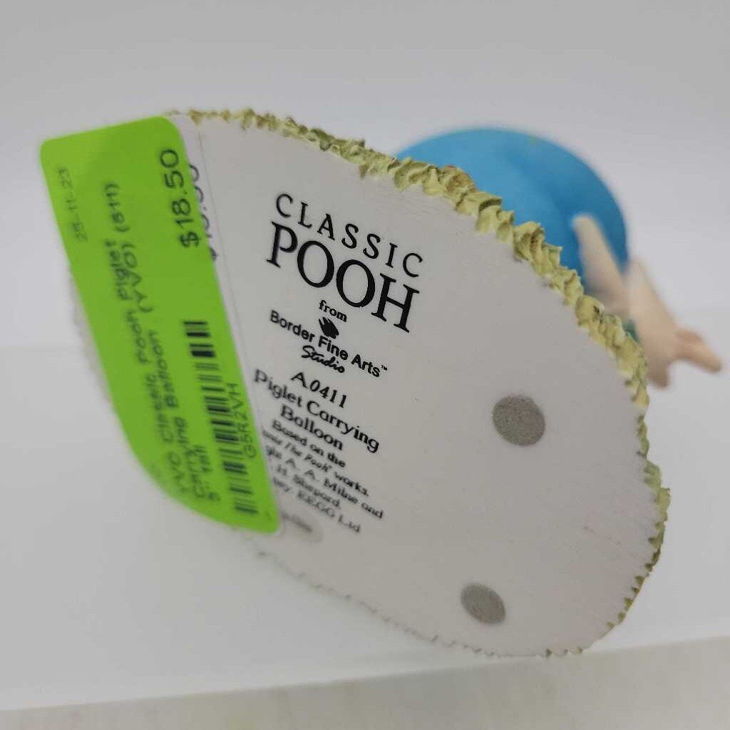 Classic Pooh Piglet Carrying Balloon (YVO) (511)