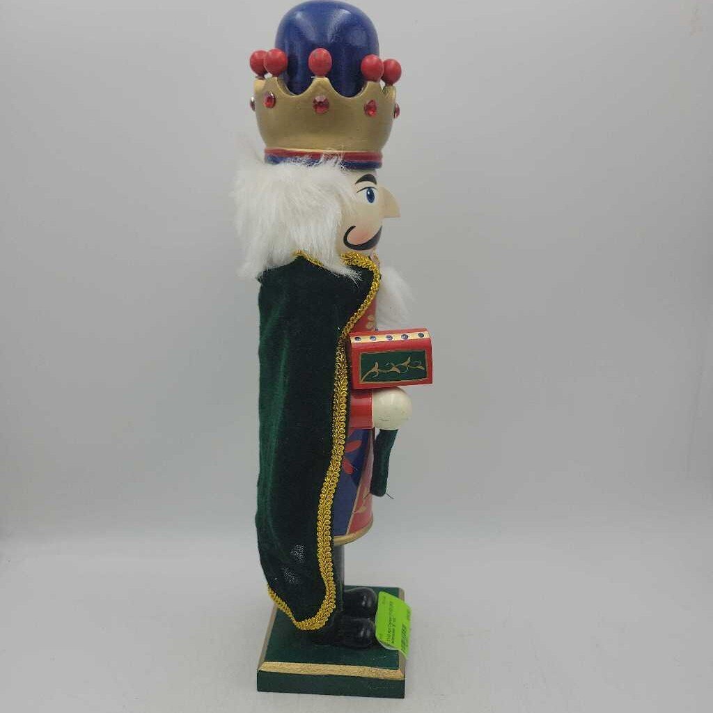 Nut Cracker (YVO) (511) nutcracker
