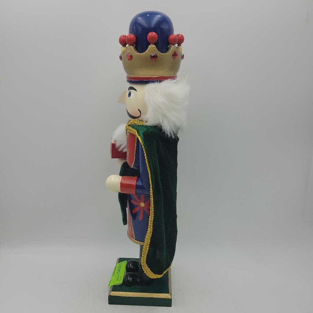 Nut Cracker (YVO) (511) nutcracker