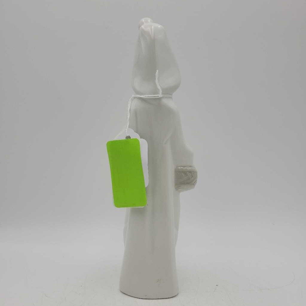 Lladro Girl with basket (DEB)