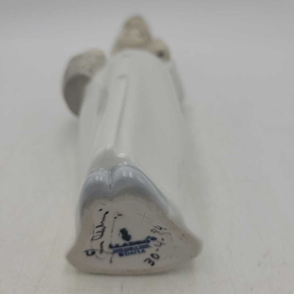 Lladro Girl with basket (DEB)