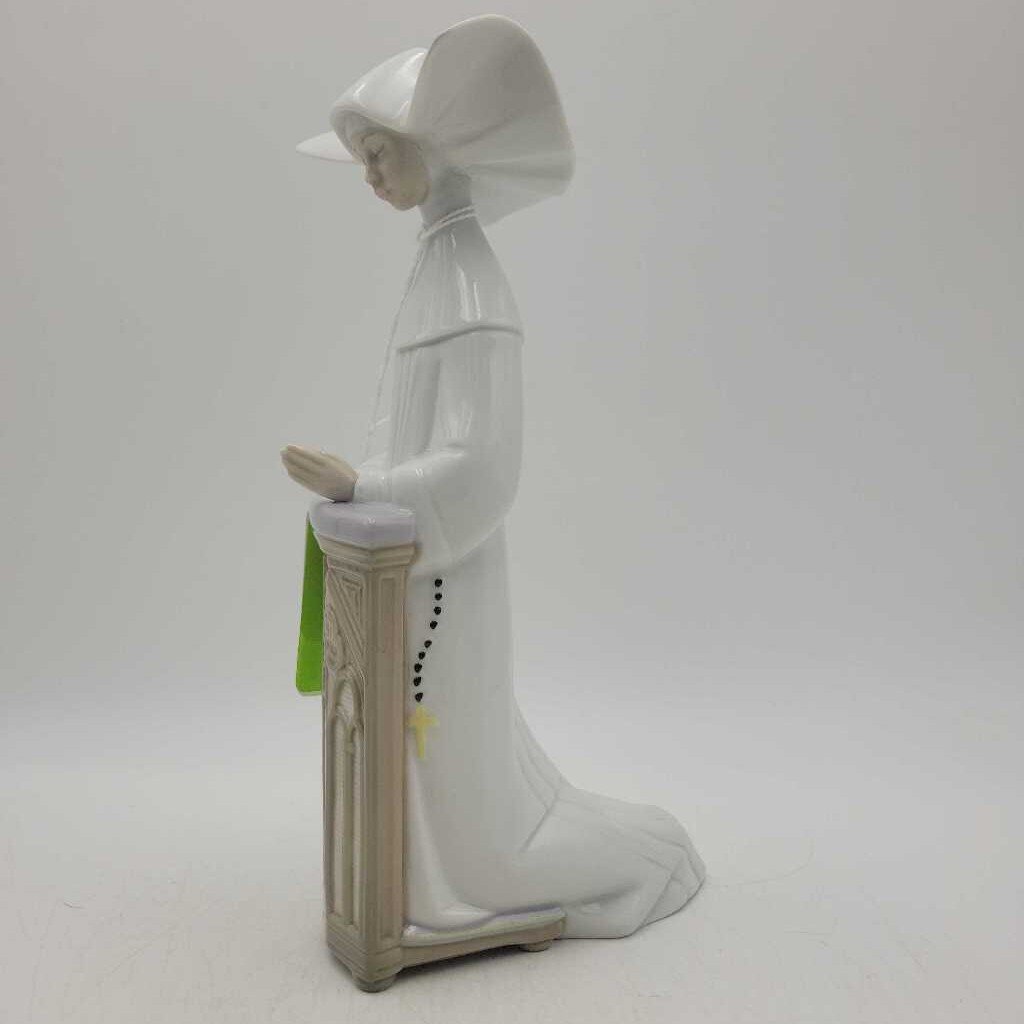 Lladro Praying Nun (DEB)