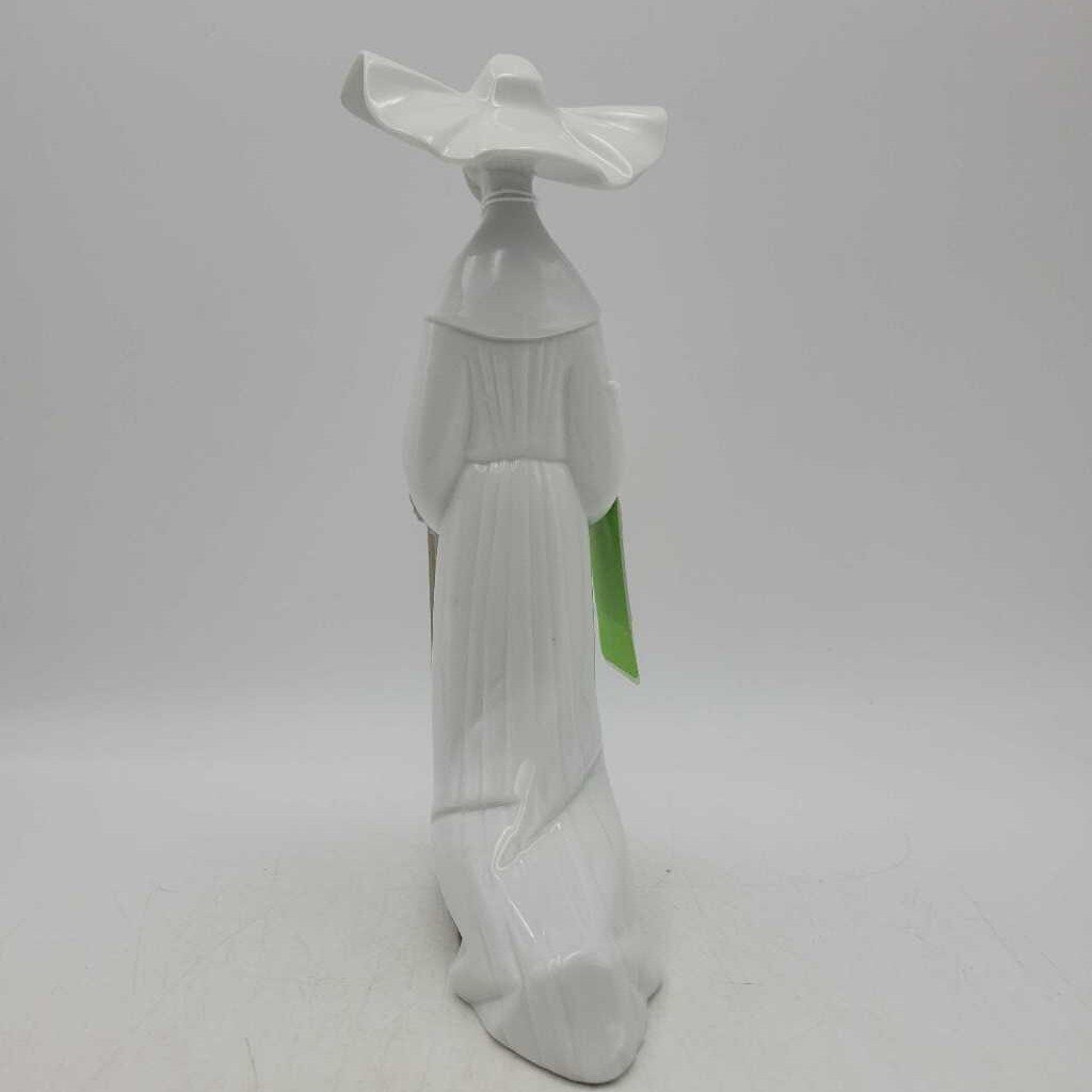 Lladro Praying Nun (DEB)