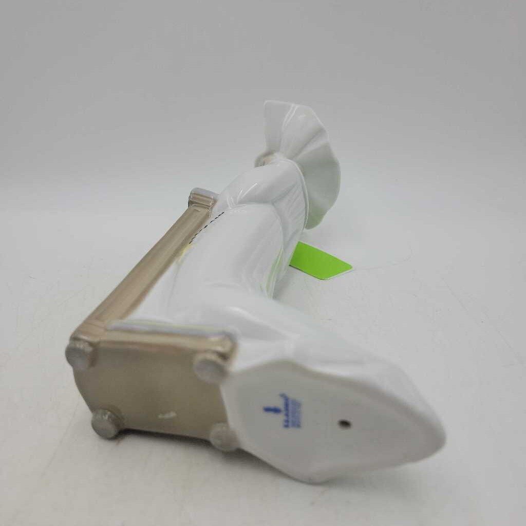 Lladro Praying Nun (DEB)