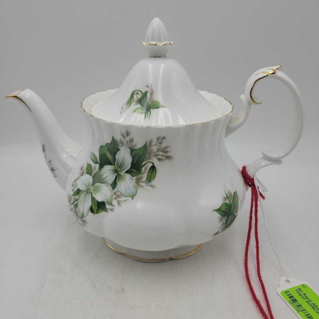 Royal Albert 'Trillium' Teapot SCFBC0157