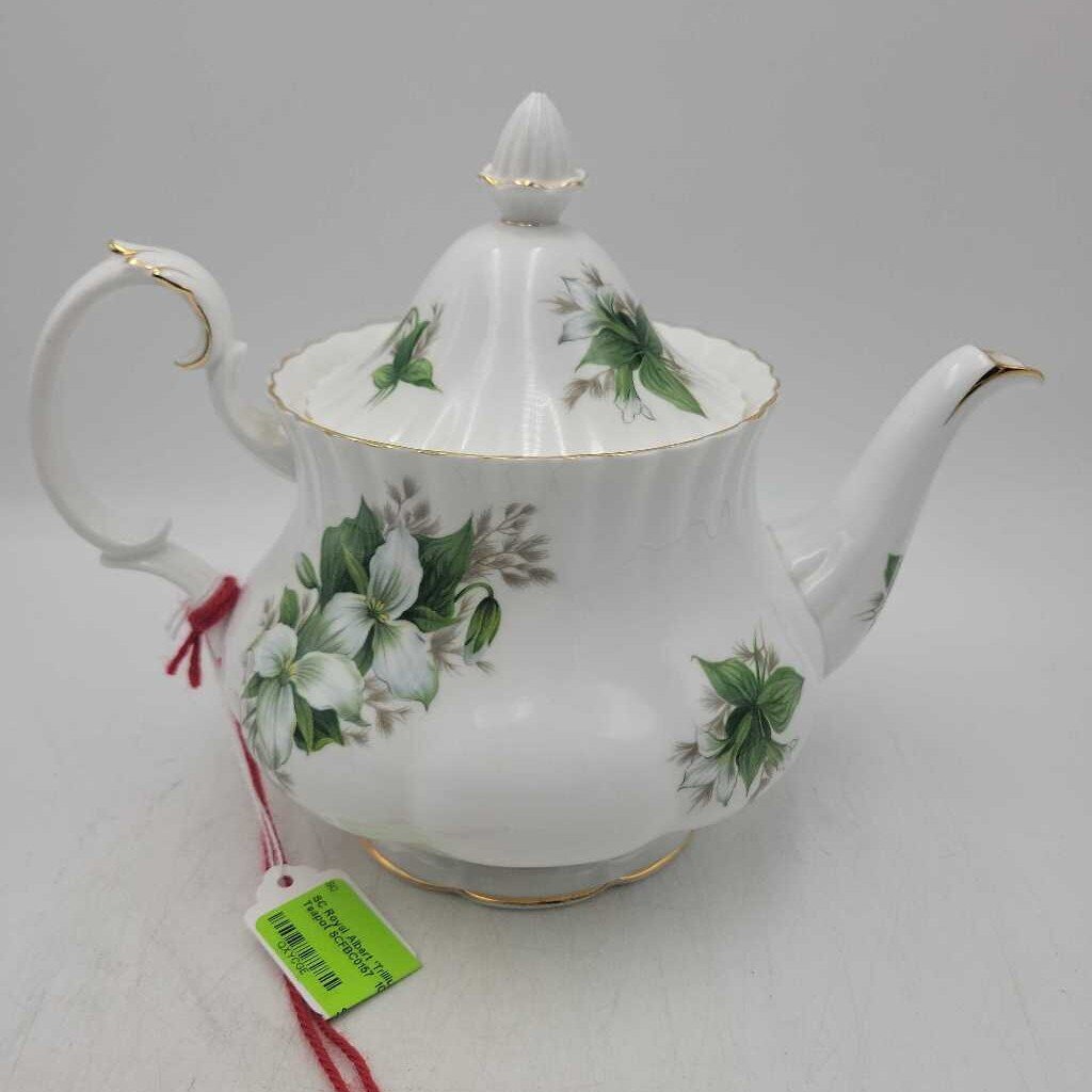 Royal Albert 'Trillium' Teapot SCFBC0157