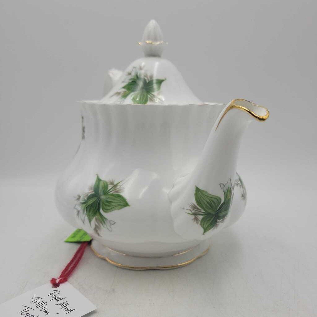 Royal Albert 'Trillium' Teapot SCFBC0157