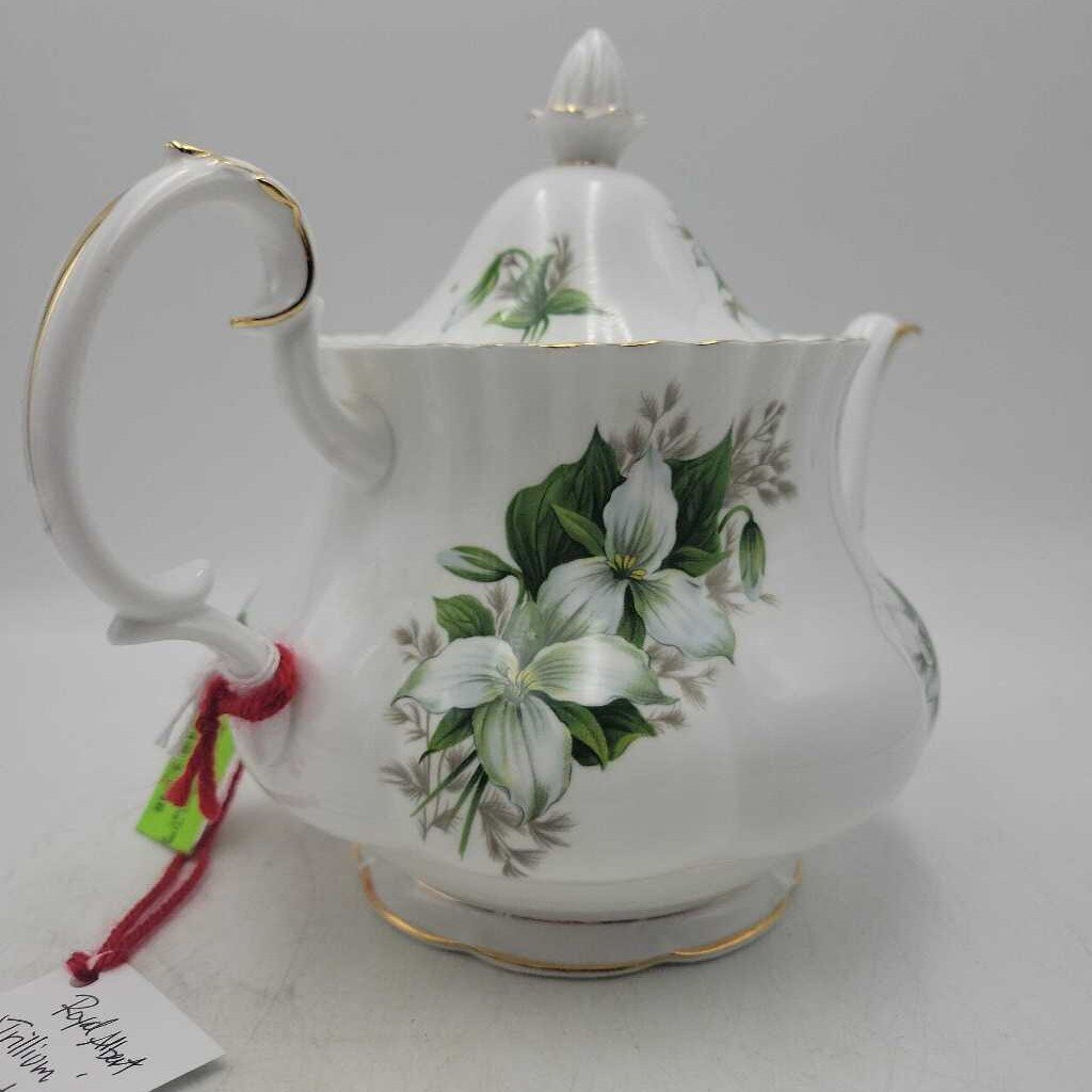 Royal Albert 'Trillium' Teapot SCFBC0157