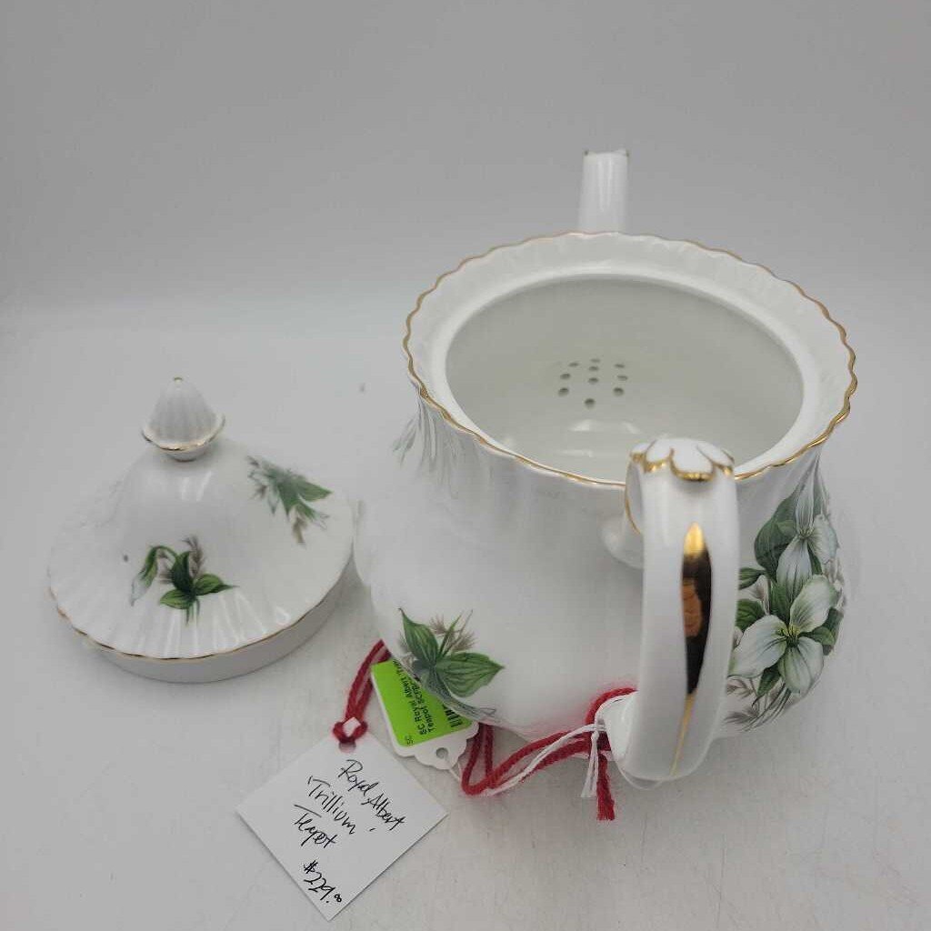 Royal Albert 'Trillium' Teapot SCFBC0157