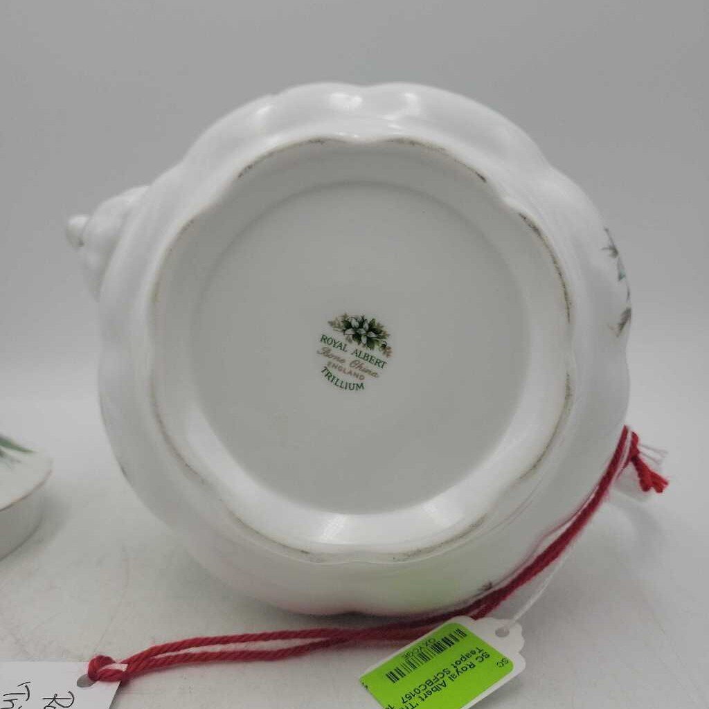 Royal Albert 'Trillium' Teapot SCFBC0157