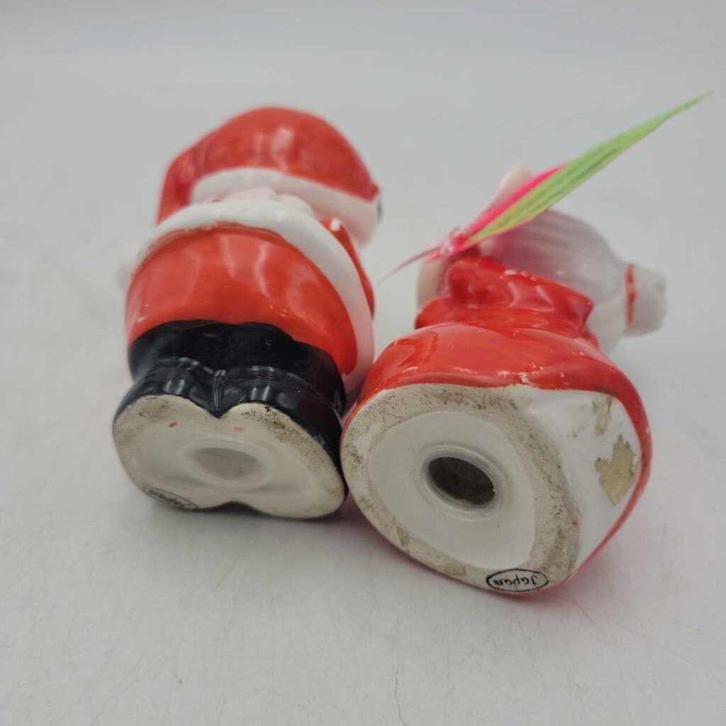 Kissing Santa Claus and Mrs. Claus (KAR)