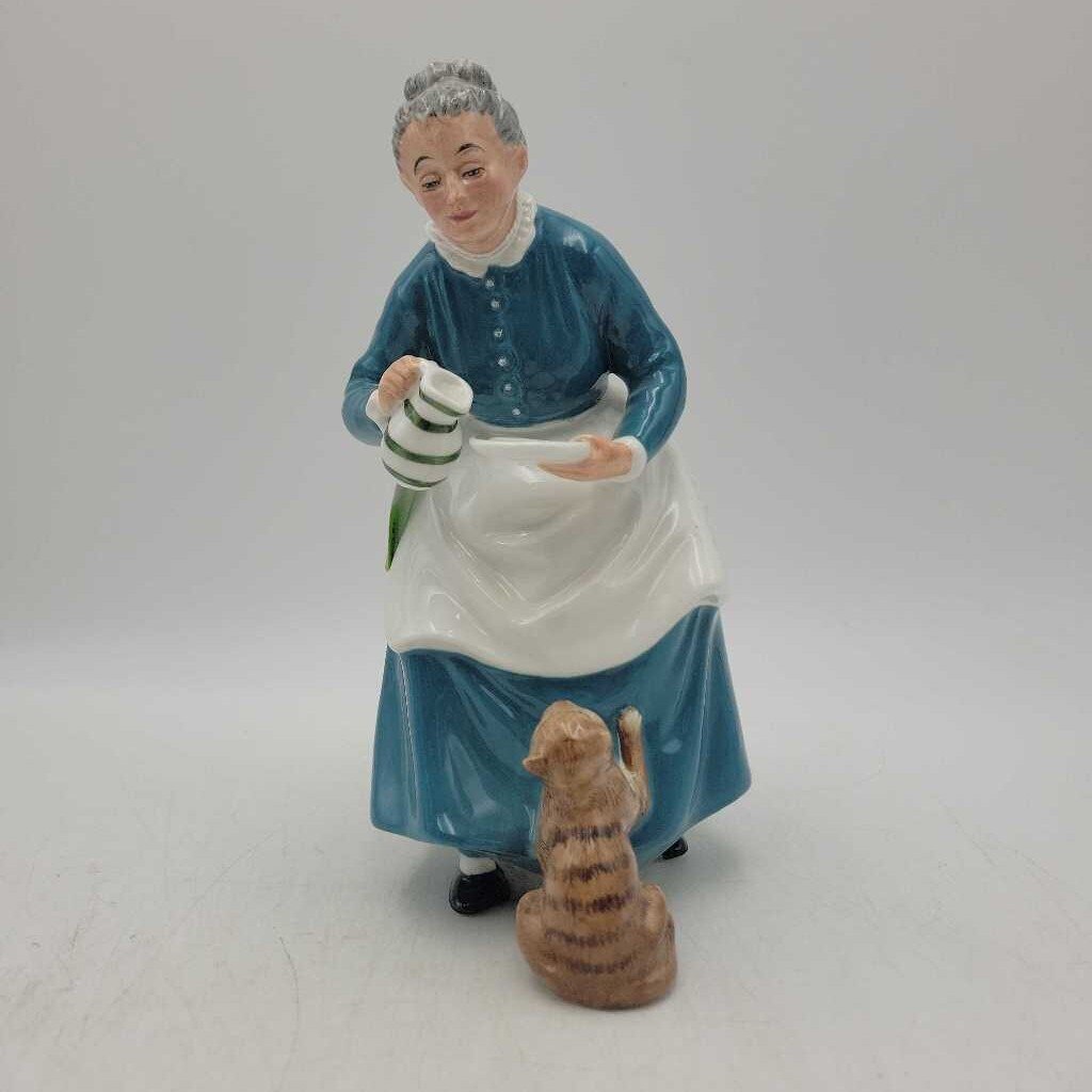 Royal Doulton "The Favorite" HN# 224 (NS) 605