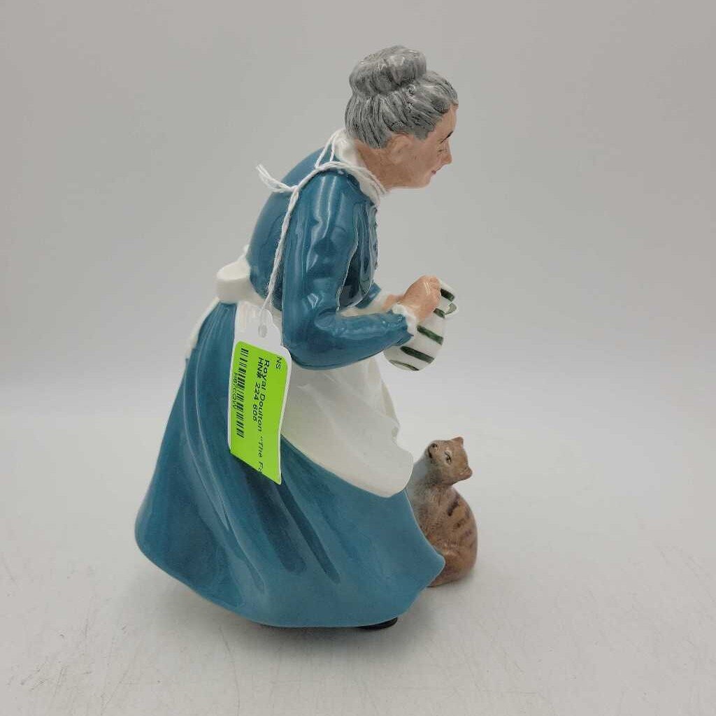 Royal Doulton "The Favorite" HN# 224 (NS) 605