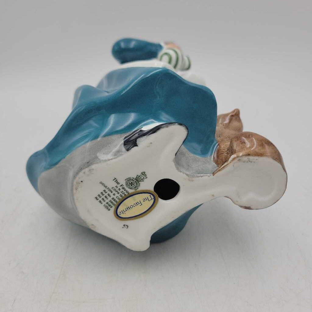 Royal Doulton "The Favorite" HN# 224 (NS) 605