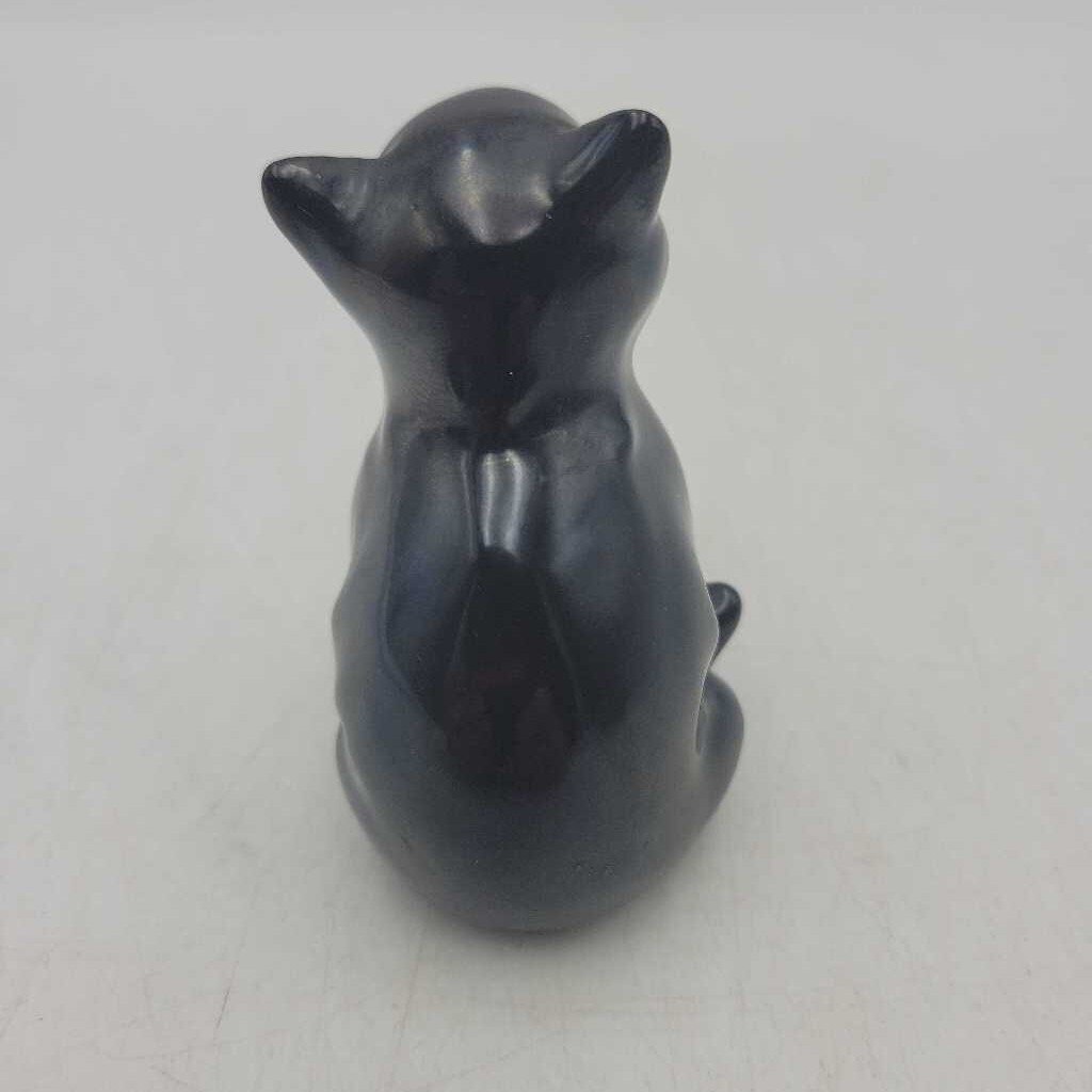 Royal Doulton Lucky Cat (YVO) (512)