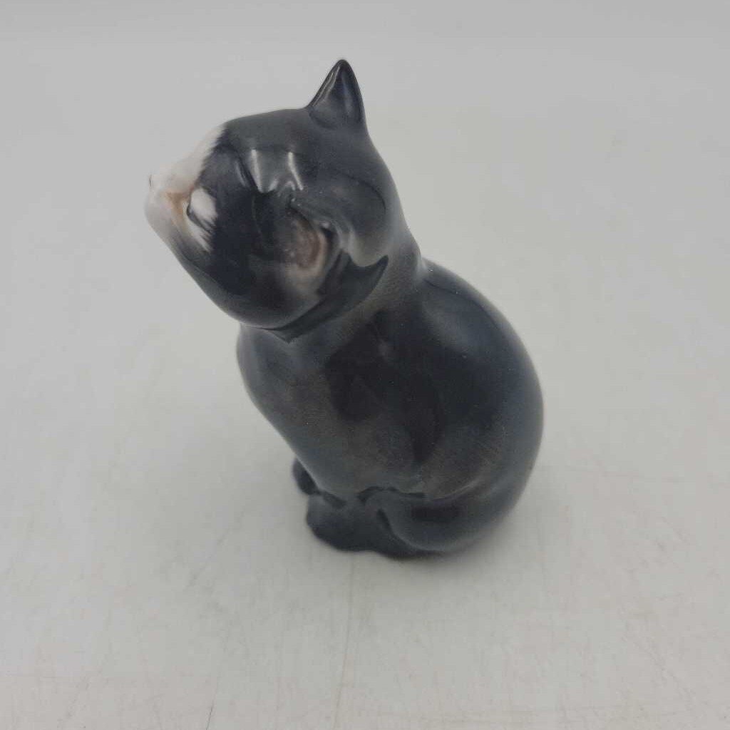 Royal Doulton Lucky Cat (YVO) (512)