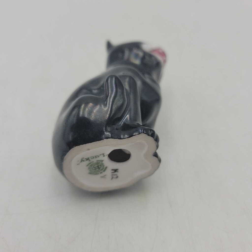 Royal Doulton Lucky Cat (YVO) (512)