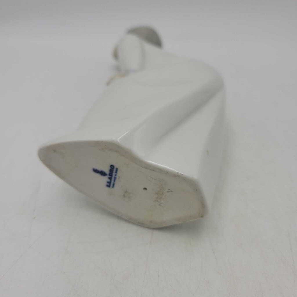 Lladro Posing Girl Figure (DEB)