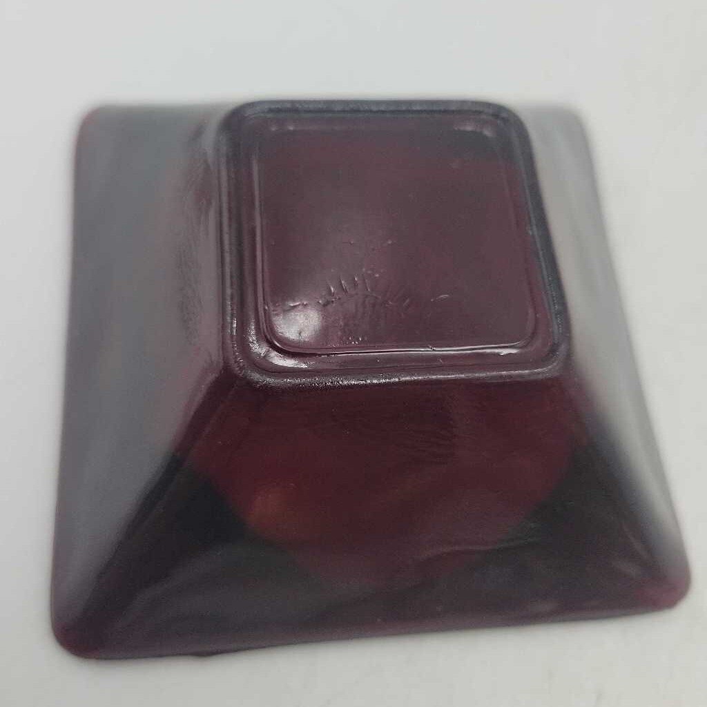 Red square Ashtray (KAR)