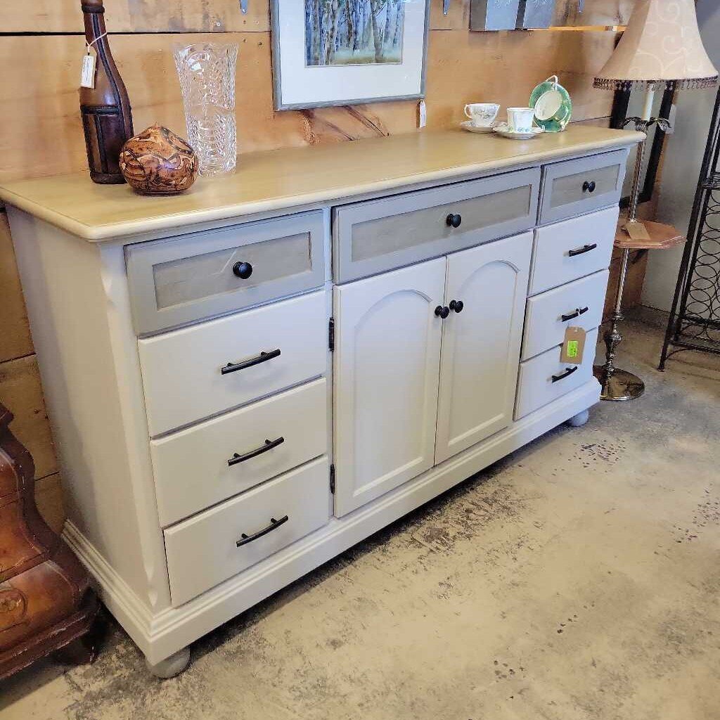 HB 1 Vintage cupboard/cabinet