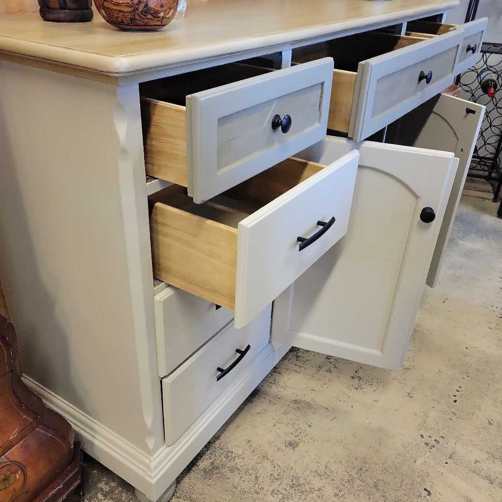 HB 1 Vintage cupboard/cabinet