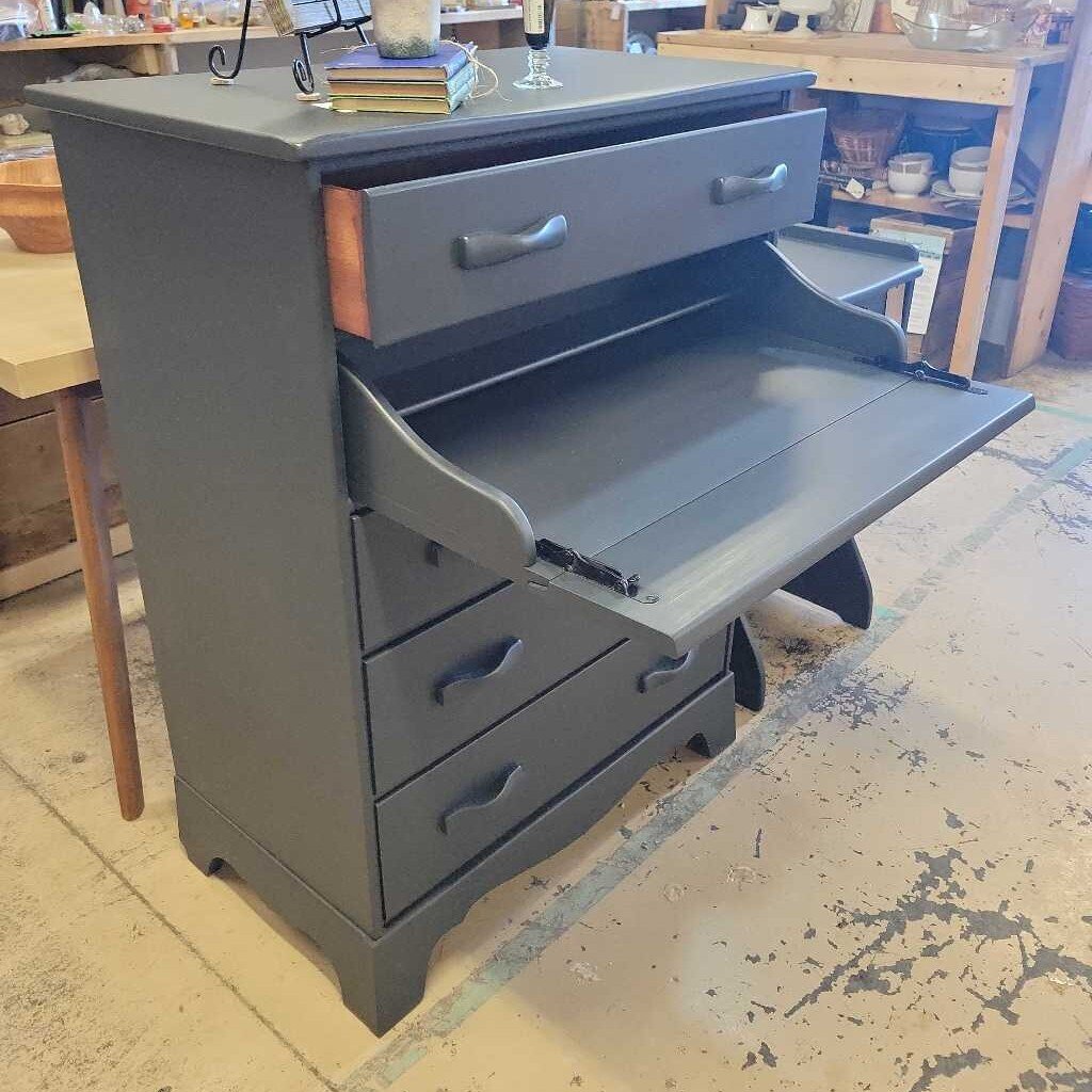 HB 1 Vintage dresser with desk pull out drawer