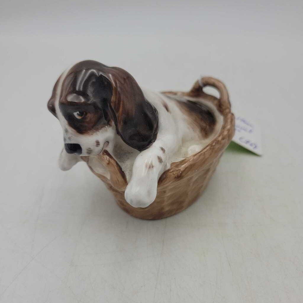 Royal Doulton "Cocker Spaniel Puppy In Basket" HN2585 (JL)