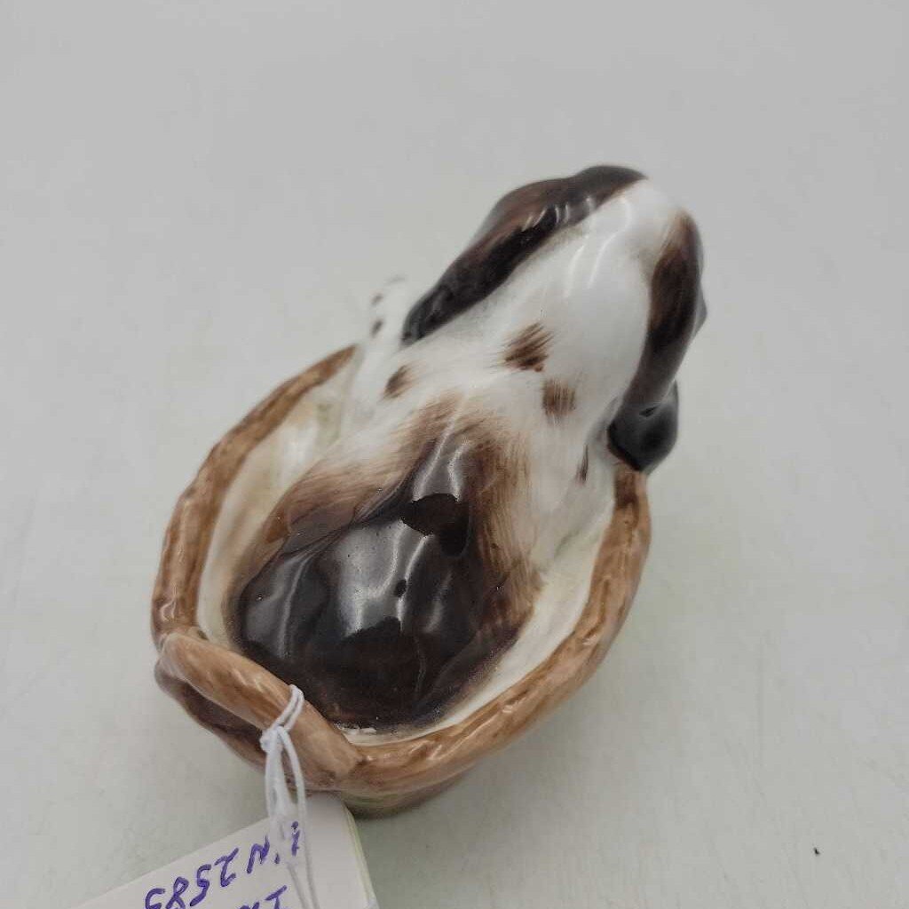 Royal Doulton "Cocker Spaniel Puppy In Basket" HN2585 (JL)