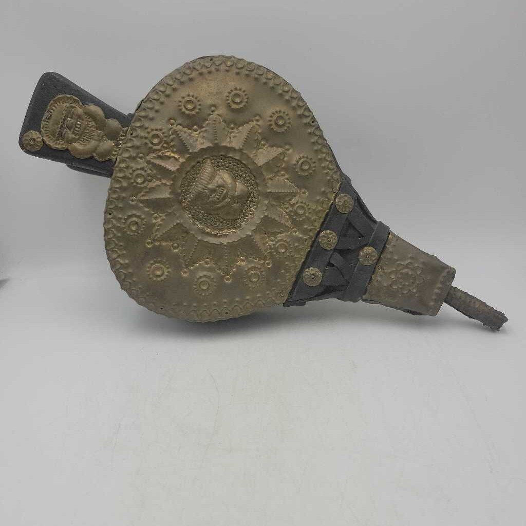 Antique bellows in working order (YVO) 512