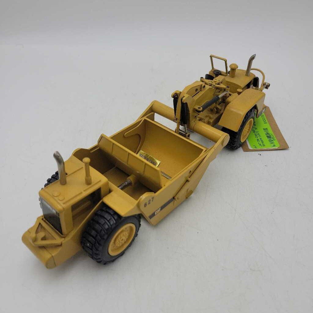 Die Cast 627 CAT Scrapper (JAT)