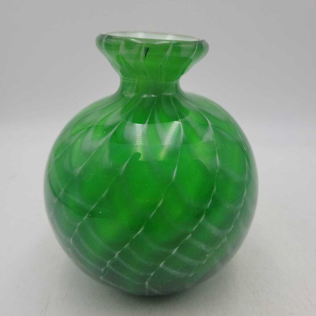 Green glass vase (LIND)