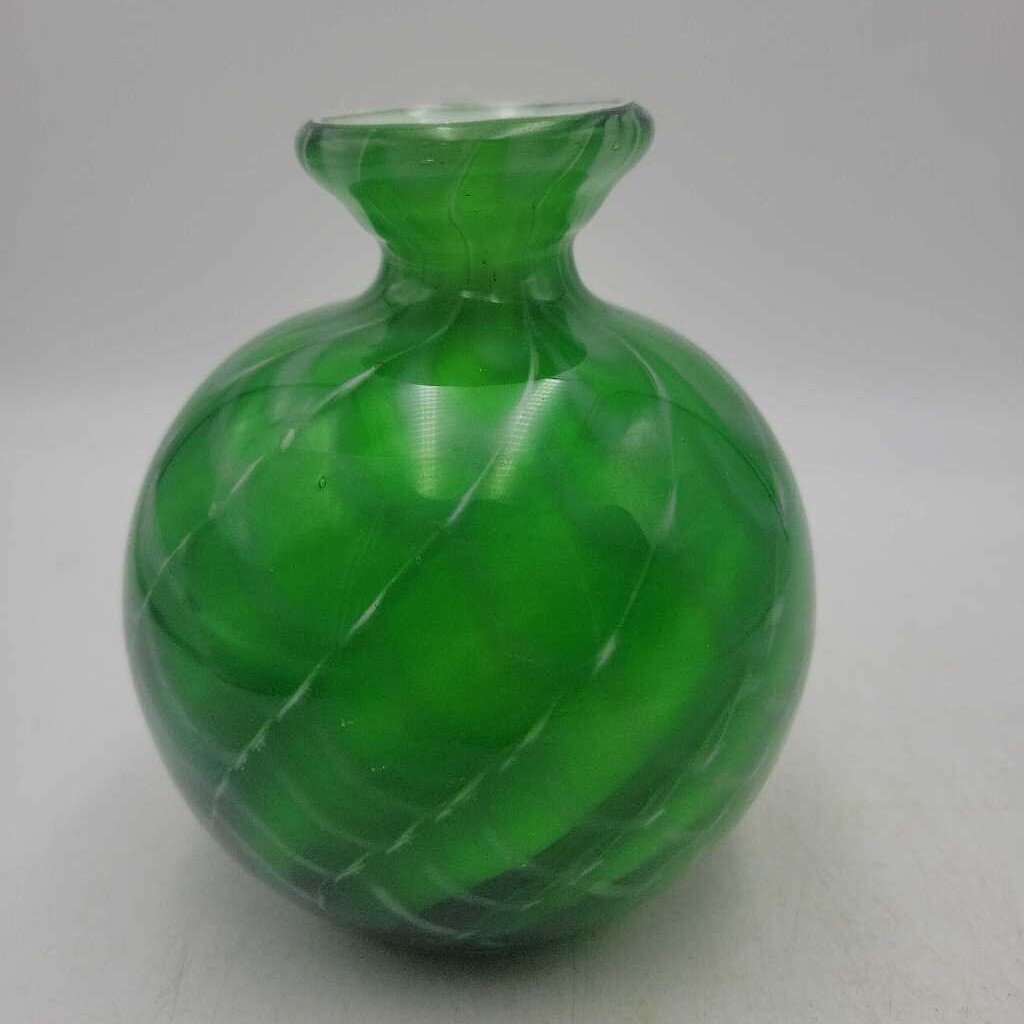 Green glass vase (LIND)