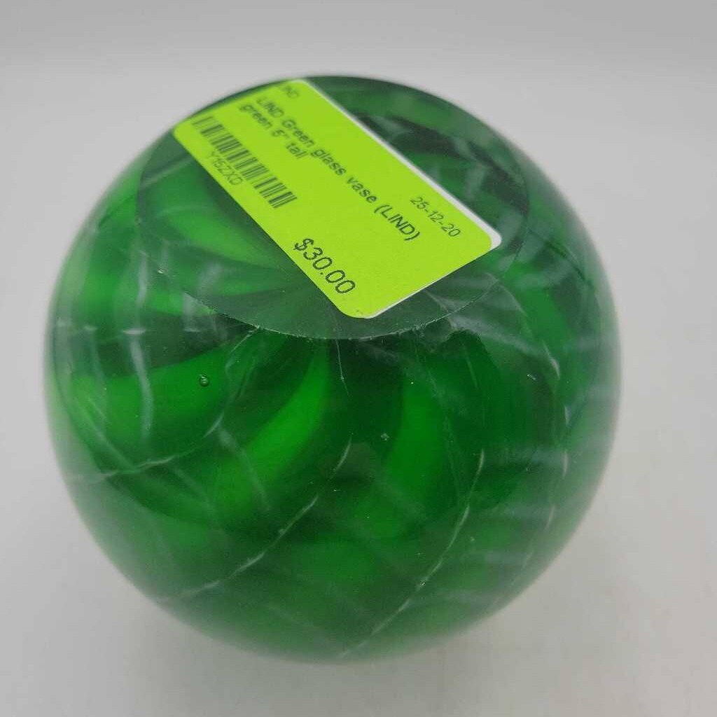 Green glass vase (LIND)