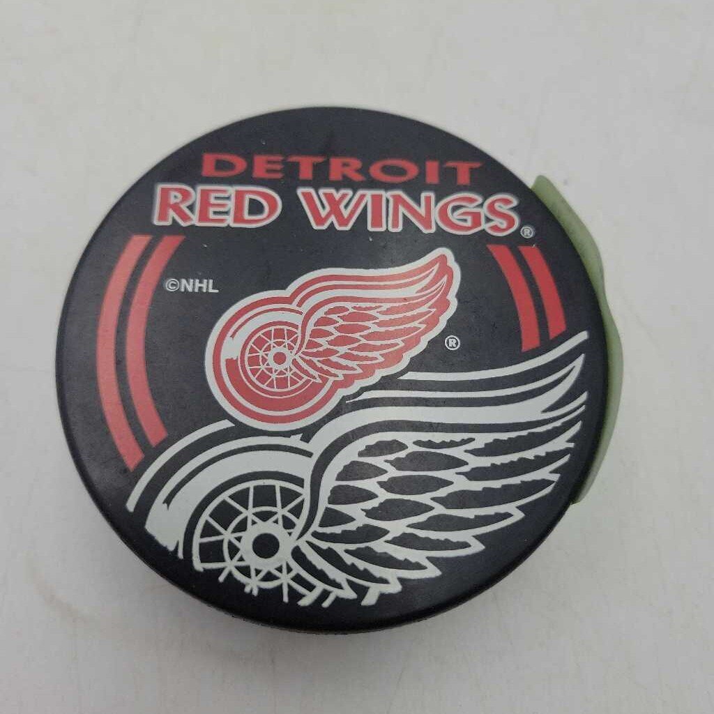 Detroit Red Wings Hockey Puck (JAS)
