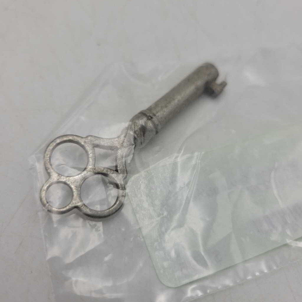 Skeleton Key cabinet key (JAS) 2.25"