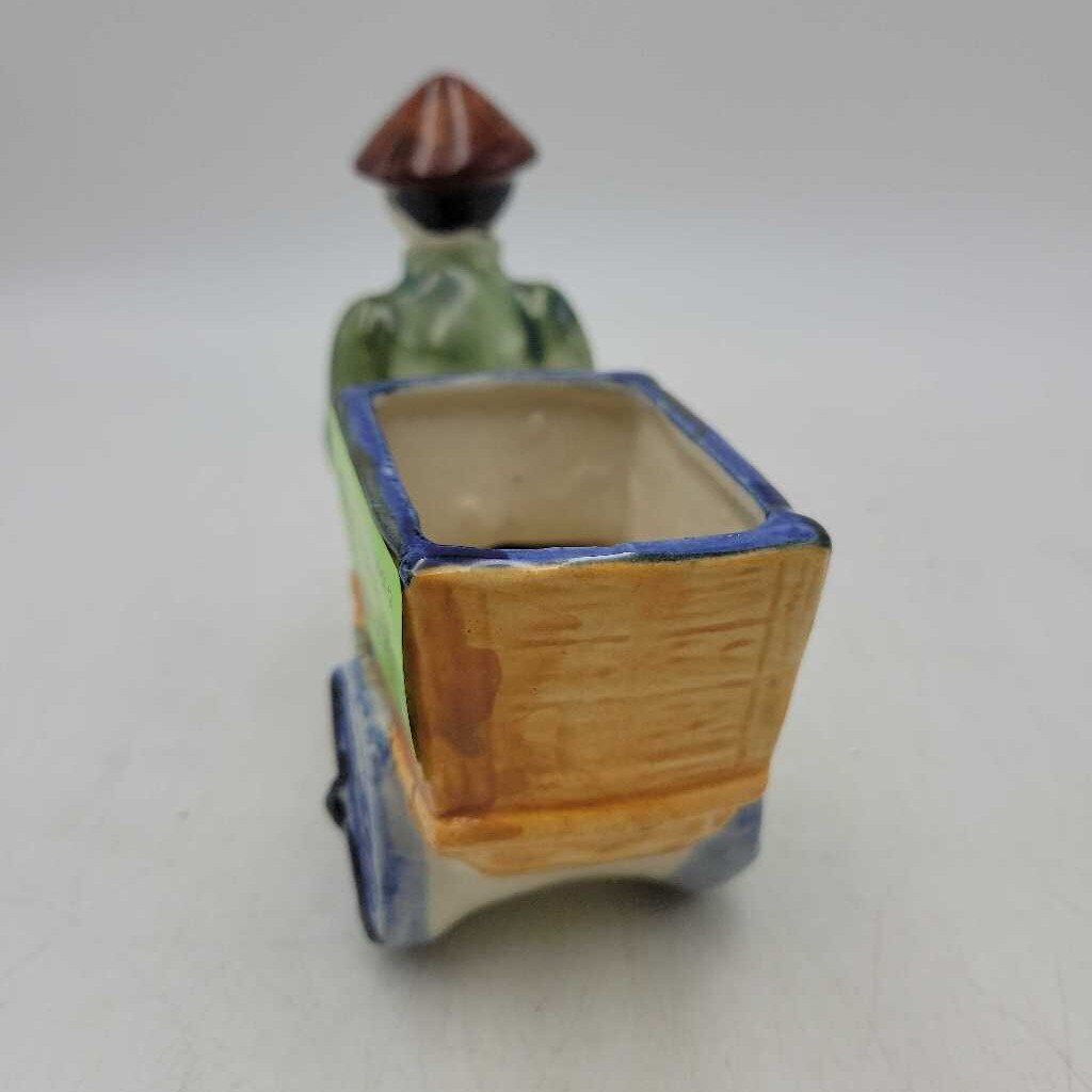 Occupied Japan OJ figur Man with cart planter e (JAS)