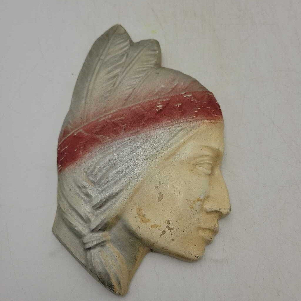 Chalkware Indian Head wall plaque (KAR)