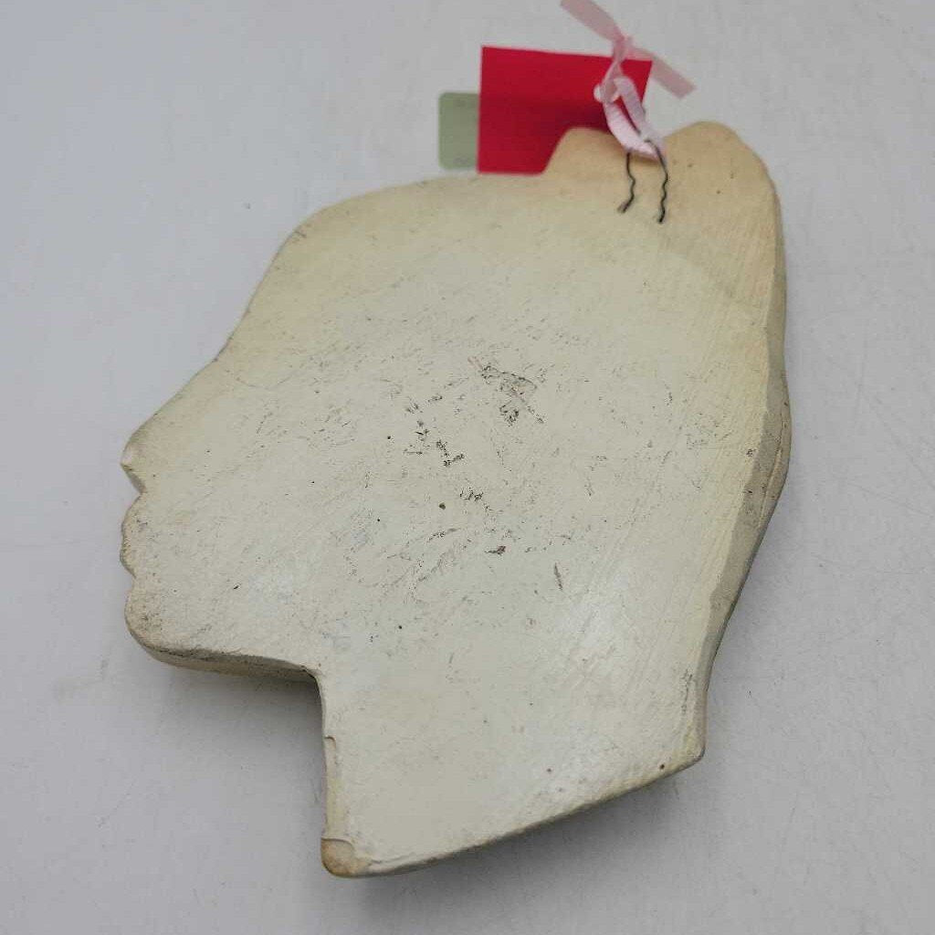 Chalkware Indian Head wall plaque (KAR)