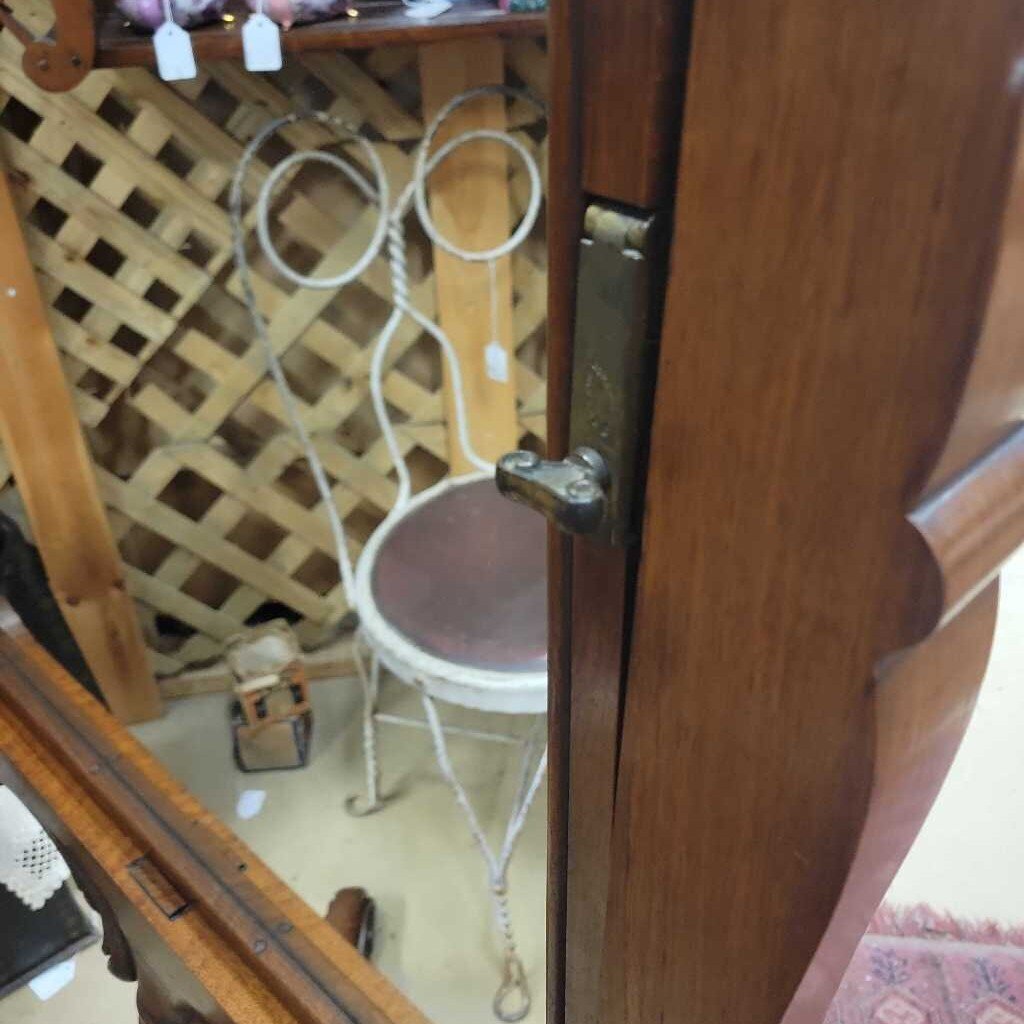 Victorian Mahogany and Needlepoint Fire Screen (SCAD0200) (SC)