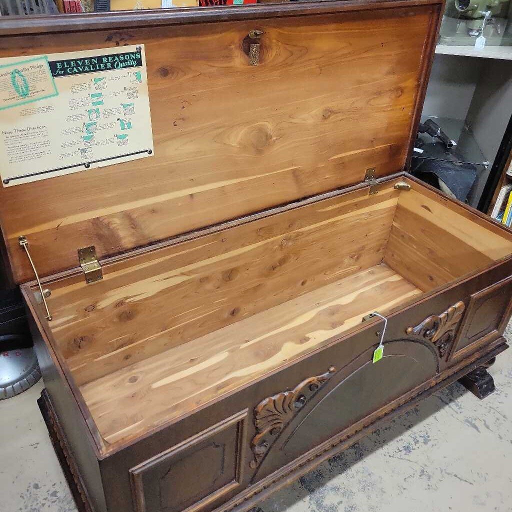 Cedar Chest with Push Button (SJ)