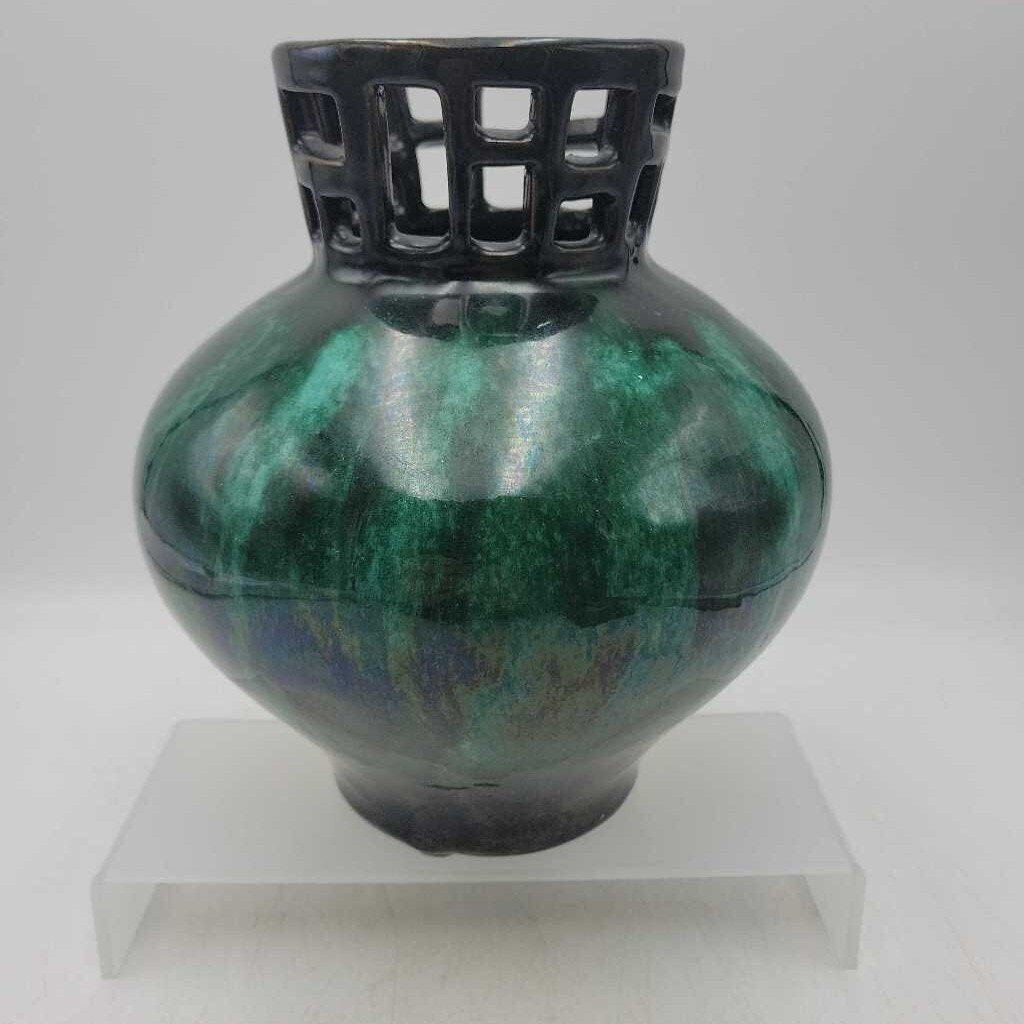 1970s Blue Mountain Pottery Vase (CM0967)