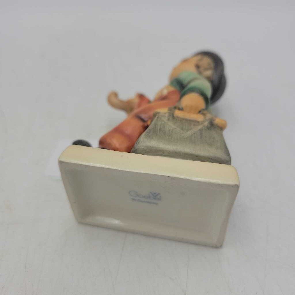 Hummel Figurine "Merry Wanderer" (DEB)