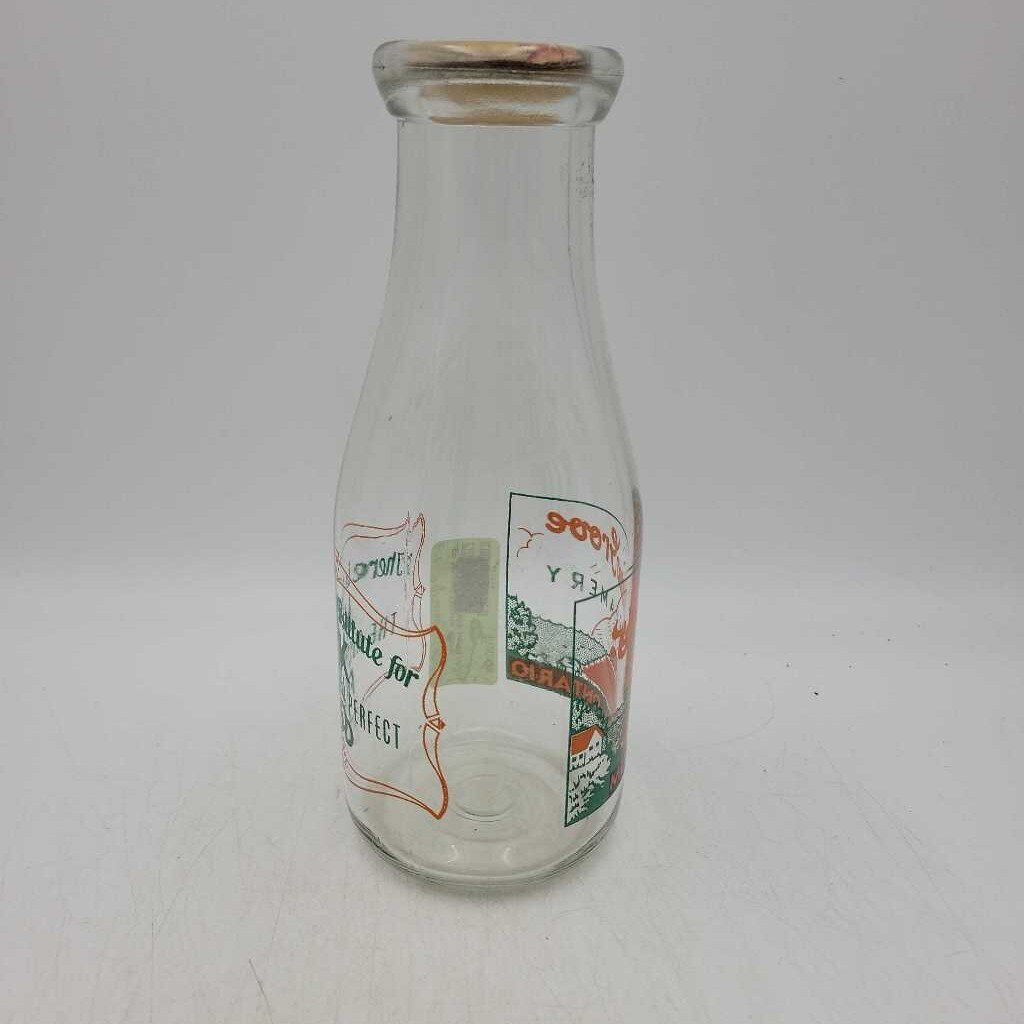 Mitchell Ontario willow grove Dairy Pint Milk bottle (JEF)