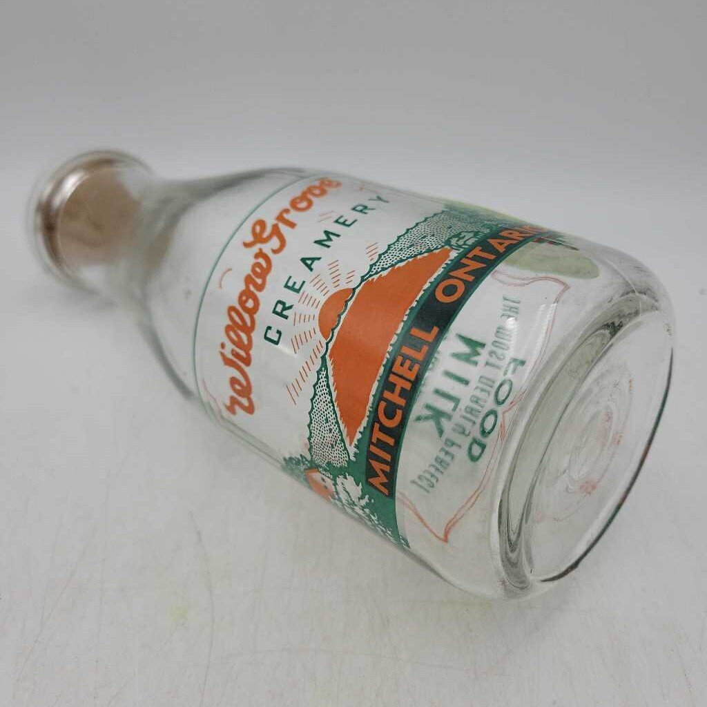 Mitchell Ontario willow grove Dairy Pint Milk bottle (JEF)